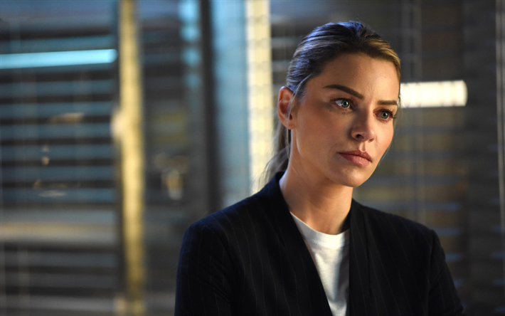 Chloe Decker, the best character in Lucifer season 5. The charming Chloe is the reason of increased number of views Of Lucifer.